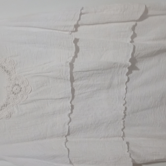 LAST CHANCE Ruffled sleeveless top - Picture 3 of 4